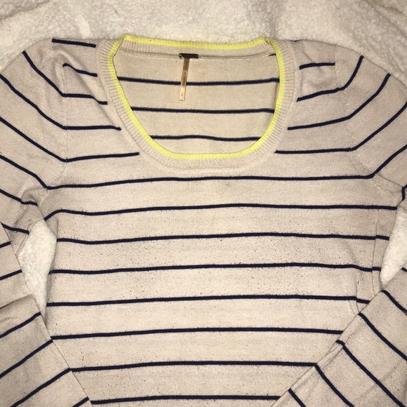 Scoop-neck Sweater - Picture 3 of 4